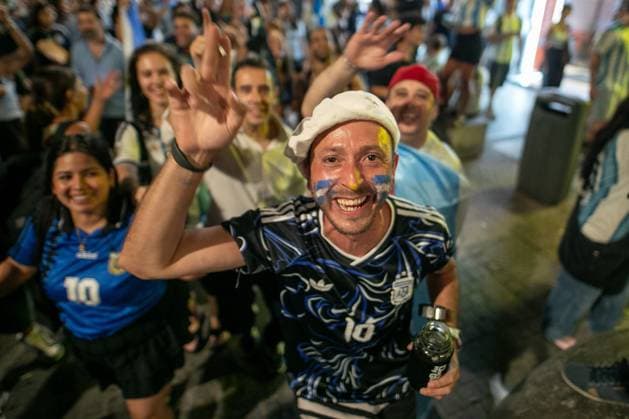 July 16, 2026, Madrid, Madrid, Spain: An Argentine fan celebrates the victory of the Albiceleste in Madrid with his face painted..Argentine football fans celebrate their team s qualification for the 2026 FIFA World Cup, WM, Weltmeisterschaft, Fussball final in Madrid s Puerta del Sol square after defeating England 2-1 in the semi-final...Argentina will face Spain in New York on Sunday, July 19. Argentine Fans Celebrate In Madrid Their Advancement To The 2026 World Cup Final.  - ZUMAs197 0861766112st Copyright: xSOPAxImagesx