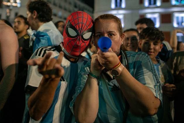 July 16, 2026, Madrid, Madrid, Spain: An Argentine fan celebrates the victory of the Albiceleste in Madrid wearing a Spiderman mask..Argentine football fans celebrate their team s qualification for the 2026 FIFA World Cup, WM, Weltmeisterschaft, Fussball final in Madrid s Puerta del Sol square after defeating England 2-1 in the semi-final...Argentina will face Spain in New York on Sunday, July 19. Argentine Fans Celebrate In Madrid Their Advancement To The 2026 World Cup Final.  - ZUMAs197 0861766166st Copyright: xSOPAxImagesx