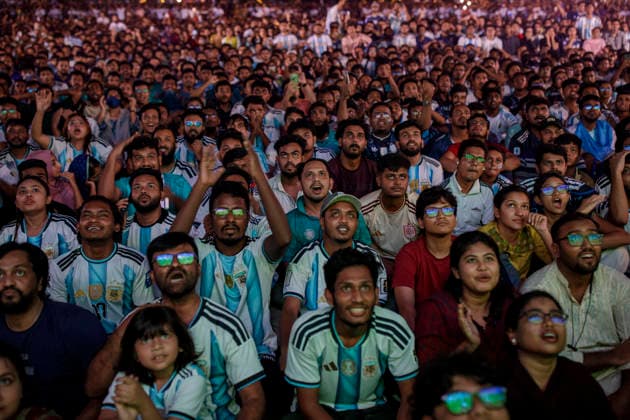 July 16, 2026, Dhaka, Bangladesh: Bangladeshi people gather to watch the Argentina vs England football match at the University of Dhaka campus. FIFA World Cup, WM, Weltmeisterschaft, Fussball 2026 Argentina Vs England  - ZUMAa130 0861771833st Copyright: xKMxAsadx
