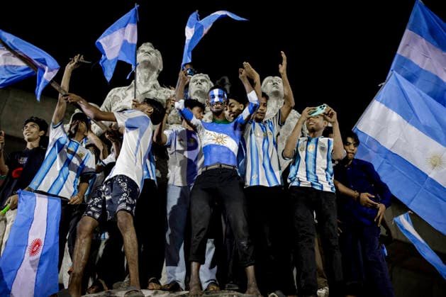 July 16, 2026, Dhaka, Bangladesh: People celebrate Argentina s victory against England during the FIFA World Cup, WM, Weltmeisterschaft, Fussball 2026. Fifa World Cup 2026 Argentina Vs England  - ZUMAa130 0861771846st Copyright: xKMxAsadx
