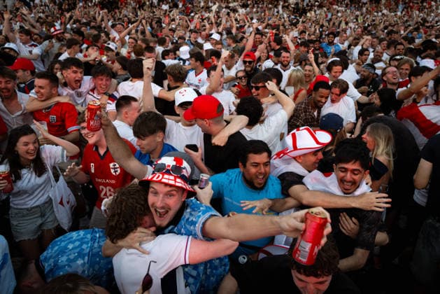 England Vs Argentina World Cup Semi Final in Manchester, UK - 15 JULY 2026. England fans seen celebrating after scoring during the highly anticipated World Cup semi-final. The sold-out Castlefield Bowl, organised by The Road Victory, saw thousands of fans come together to watch England play Argentina in a World Cup battle for the first time since France 98. Manchester United, ManU Kingdom Copyright: xAndyxBartonx xSOPAxImagesx 0861772969st