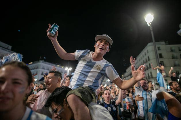 Football, 2026 FIFA World Cup, England v Argentina, fans in Madrid