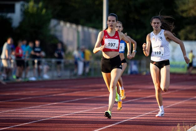 Abendsportfest Pfungstadt; Pfungstadt, 15.07.2026 Im Schlussspurt: Chiara Heidinger (GER LG Neckar-Enz) im 800m-Lauf; Abendsportfest Pfungstadt am 15.07.2026 im TSV-Stadion in Pfungstadt (Hessen). *** Pfungstadt Evening Track Meet, Pfungstadt, July 15, 2026: Chiara Heidinger (GER, LG Neckar Enz) in the final stretch of the 800-meter race at the Pfungstadt Evening Track Meet on July 15, 2026, at the TSV Stadium in Pfungstadt, Hesse Copyright: xBEAUTIFULxSPORTS R.xSchmittx