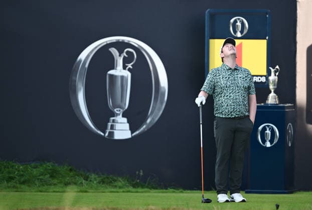 Robert Macintyre (SCO) is spooked by a drone overhead on the 1st Tee 154th Open Golf Championships, Royal Birkdale, Southport, UK - 16 Jul 2026Southport Royal Birkdale United Kingdom  Copyright: xGreigxCowie Shutterstockx 16988293g