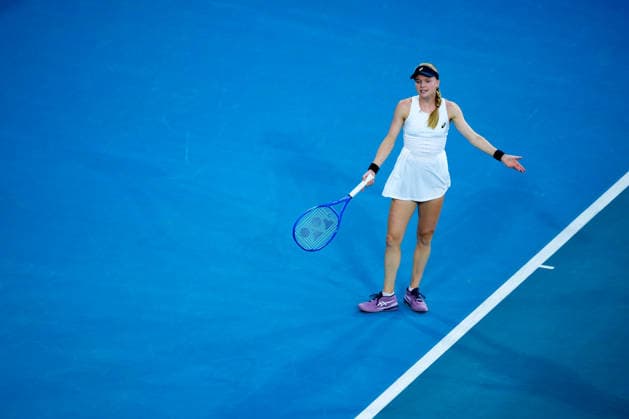 Vanda Pharmaceuticals Athens Open - Day 3 Harriet Dart of Great Britain competes against fourth-seeded Maria Sakkari of Greece during their Round of 16 match at the 2026 Vanda Pharmaceuticals Athens Open Women s tennis tournament at the Athens Olympic Tennis Centre in Athens, Greece, on July 15, 2026. Athens Athens Greece  Copyright: xOwenxHammondx originalFilename:hammond-2026vand260715_np1fq.jpg