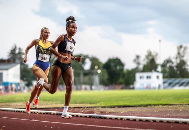 Abendsportfest Pfungstadt; Pfungstadt, 15.07.2026 Natalie Füllgraf (GER Cologne Athletics) unterwegs im 1500m-Lauf, dahinter ist Vanessa Mikitenko (GER Silvesterlauf Trier) zu sehen; Abendsportfest Pfungstadt am 15.07.2026 im TSV-Stadion in Pfungstadt (Hessen). *** Pfungstadt Evening Sports Meet, Pfungstadt, July 15, 2026: Natalie Füllgraf (GER, Cologne Athletics) in the 1500m race; behind her is Vanessa Mikitenko (GER, Trier New Year’s Run). Pfungstadt Evening Sports Festival on July 15, 2026, at the TSV Stadium in Pfungstadt, Hesse Copyright: xBEAUTIFULxSPORTS R.xSchmittx