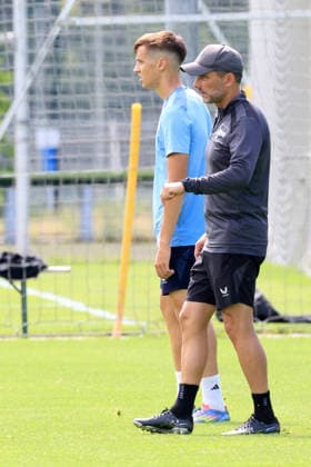 DEU, DFL, 2. FBL Hertha BSC, Training, 15.07.2026, Sportforum, Berlin, DEU, DFL, 2. FBL Hertha BSC, Training, Cheftrainer Stefan Leitl (Hertha BSC Berlin), mit seinem Bruder Filip Brekalo DFL - regulations prohibit any use of Photographs as image sequences and or quasi-video Berlin Sportforum Berlin Deutschland *** GER, DFL, 2nd Bundesliga Hertha BSC, Training, July 15, 2026, Sportforum, Berlin, GER, DFL, 2nd Bundesliga Hertha BSC, Training, Head Coach Stefan Leitl of Hertha BSC Berlin, with his brother Filip Brekalo. DFL regulations prohibit any use of photographs as image sequences and or quasi-video. Berlin Sportforum, Berlin, Germany Copyright: xNordphotox xEnglerx