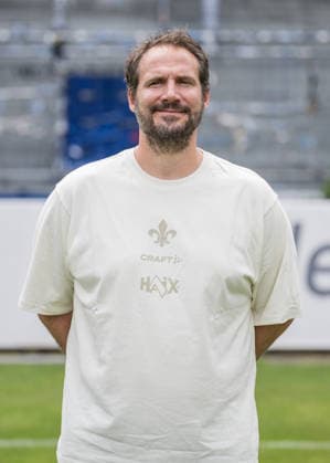 15.07.2026, xfux, Fussball 2.Bundesliga, SV Darmstadt 98 Fototermin Saison 2026 2027 - Porträttermin 2026 2027, v.l. Rehatrainer Florian Bauer (SV Darmstadt 98) Darmstadt *** July 15, 2026, xfux, Soccer, 2. Bundesliga, SV Darmstadt 98, Photo Shoot for the 2026–2027 Season, Portrait Session for the 2026–2027 Season, from left: Rehabilitation Coach Florian Bauer, SV Darmstadt 98, Darmstadt