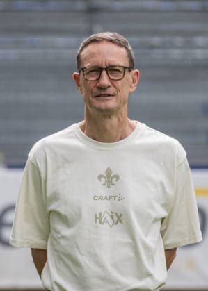 15.07.2026, xfux, Fussball 2.Bundesliga, SV Darmstadt 98 Fototermin Saison 2026 2027 - Porträttermin 2026 2027, v.l. Mannschaftsarzt Dr. Marc Schneider (SV Darmstadt 98) Darmstadt *** July 15, 2026, xfux, Soccer, 2. Bundesliga, SV Darmstadt 98 Photo Shoot for the 2026–2027 Season, Portrait Session for the 2026–2027 Season, from left: Team Doctor Dr. Marc Schneider, SV Darmstadt 98, Darmstadt