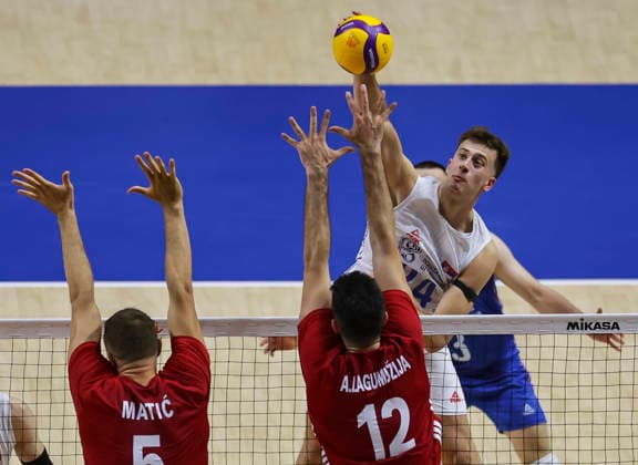Men s Volleyball Nations League - Belgrade 2026 Serbia s Vuk Kulpinac spikes the ball against Turkey s Marko Matic and Turkey s Adis Lagumdzija during the MenÕs Volleyball Nations League Pool 7 match between Serbia and Turkiye at Belgrade Arena on July 15, 2026 in Belgrade, Serbia. Belgrade Serbia Copyright: xSrdjanxStevanovicx x