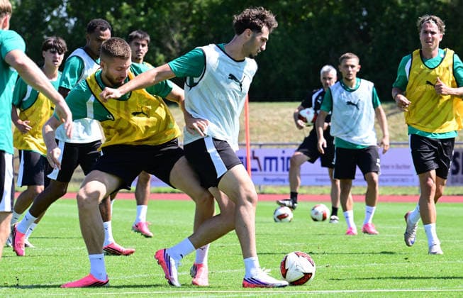 16.07.2026 - Fussball - 2. Bundesliga - Saison 2026 2027 - SpVgg Greuther Fürth Fuerth - Trainingslager Bad Wörishofen - - xwoxzix - Doni Edon Arifi (28, SpVgg Greuther Fürth ) Maxim Dal ( SpVgg Greuther Fürth , rechts ) *** July 16, 2026 Soccer 2. Bundesliga 2026–2027 Season SpVgg Greuther Fürth Fürth Training Camp Bad Wörishofen xwoxzix Doni Edon Arifi 28, SpVgg Greuther Fürth Maxim Dal SpVgg Greuther Fürth, right