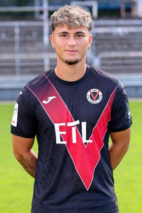 Samuele Carella; FC Viktoria Köln 1904 e.V.; 3.Liga, Porträttermin 2026 2027 am 16.07.2026 im Sportpark Höhenberg Nordrhein-Westfalen Deutschland *** Samuele Carella, FC Viktoria Köln 1904 e.V., 3. Liga; profile session for the 2026–2027 season on July 16, 2026, at Sportpark Höhenberg, North Rhine-Westphalia, Germany