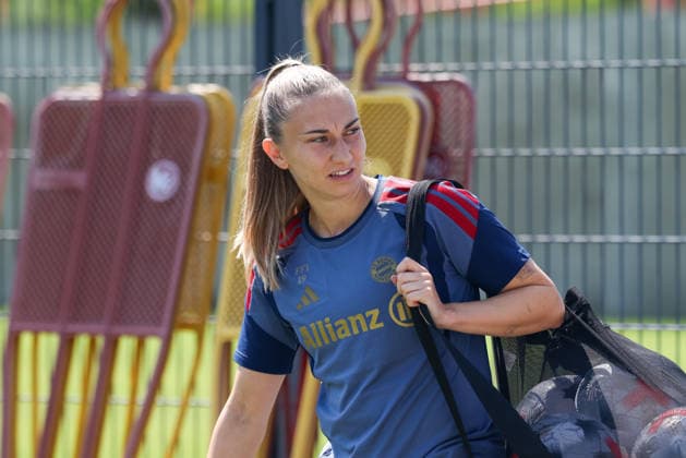 Katharina Naschenweng (FC Bayern Muenchen, 19) mit Ballsack, GER, FC Bayern Muenchen Frauen Training, Fussball, Google Pixel Frauen-Bundesliga, Saison 2026 2027, 16.07.2026, GER, FC Bayern Muenchen Frauen Training, Fussball, Google Pixel Frauen-Bundesliga, Saison 2026 2027, 16.07.2026 Muenchen *** Katharina Naschenweng, FC Bayern Munich, 19, with a ball bag, GER, FC Bayern Munich Women s Training, Soccer, Google Pixel Women s Bundesliga, 2026–2027 Season, July 16, 2026, GER, FC Bayern Munich Women s Training, Soccer, Google Pixel Women s Bundesliga, 2026–2027 Season, July 16, 2026, Munich Copyright: xEibner-Pressefoto JennixMaulx EP_JML