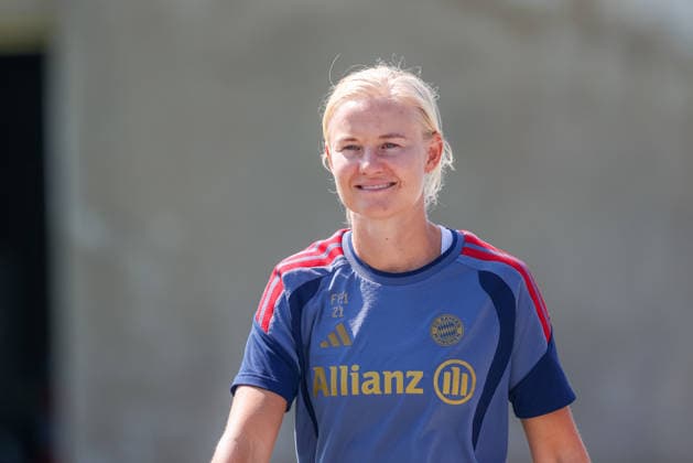 Pernille Harder (FC Bayern Muenchen, 21), GER, FC Bayern Muenchen Frauen Training, Fussball, Google Pixel Frauen-Bundesliga, Saison 2026 2027, 16.07.2026, GER, FC Bayern Muenchen Frauen Training, Fussball, Google Pixel Frauen-Bundesliga, Saison 2026 2027, 16.07.2026 Muenchen *** Pernille Harder, FC Bayern Munich, 21, GER, FC Bayern Munich Women s Training, Soccer, Google Pixel Women s Bundesliga, 2026–2027 Season, July 16, 2026, GER, FC Bayern Munich Women s Training, Soccer, Google Pixel Women s Bundesliga, 2026–2027 Season, July 16, 2026, Munich Copyright: xEibner-Pressefoto JennixMaulx EP_JML