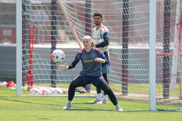 Regina van Eijk (FC Bayern Muenchen, 22) beim Training, GER, FC Bayern Muenchen Frauen Training, Fussball, Google Pixel Frauen-Bundesliga, Saison 2026 2027, 16.07.2026, GER, FC Bayern Muenchen Frauen Training, Fussball, Google Pixel Frauen-Bundesliga, Saison 2026 2027, 16.07.2026 Muenchen *** Regina van Eijk, FC Bayern Munich, 22, at practice, GER, FC Bayern Munich Women s Practice, Soccer, Google Pixel Women s Bundesliga, 2026–2027 Season, July 16, 2026, GER, FC Bayern Munich Women s Training, Soccer, Google Pixel Women s Bundesliga, 2026–2027 Season, July 16, 2026, Munich Copyright: xEibner-Pressefoto JennixMaulx EP_JML