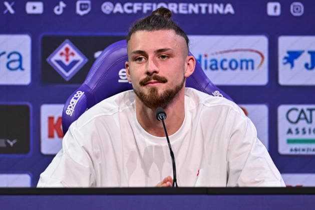Football, Italy: AC Florence presents new signing Radu Dragusin
