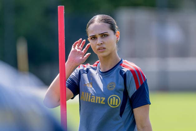 Neuzugang Kassandra Potsi (FC Bayern Muenchen Frauen, 06) Portrait Portraet FC Bayern Muenchen Frauen, Fussball, Google Pixel Frauen-Bundesliga, Trainingseinheit, Saison 2026 2027, 16.07.2026. Foto: HMB Media Franz Feiner *** New Signing Kassandra Potsi, FC Bayern Munich Women, 06 Portrait, FC Bayern Munich Women, Soccer, Google Pixel, Women s Bundesliga, Training Session, 2026–2027 Season, July 16, 2026, Photo by HMB Media, Franz Feiner Copyright: HMBxMedia FranzxFeiner