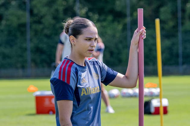 Neuzugang Kassandra Potsi (FC Bayern Muenchen Frauen, 06) Portrait Portraet FC Bayern Muenchen Frauen, Fussball, Google Pixel Frauen-Bundesliga, Trainingseinheit, Saison 2026 2027, 16.07.2026. Foto: HMB Media Franz Feiner *** New Signing Kassandra Potsi, FC Bayern Munich Women, 06 Portrait, FC Bayern Munich Women, Soccer, Google Pixel, Women s Bundesliga, Training Session, 2026–2027 Season, July 16, 2026, Photo by HMB Media, Franz Feiner Copyright: HMBxMedia FranzxFeiner