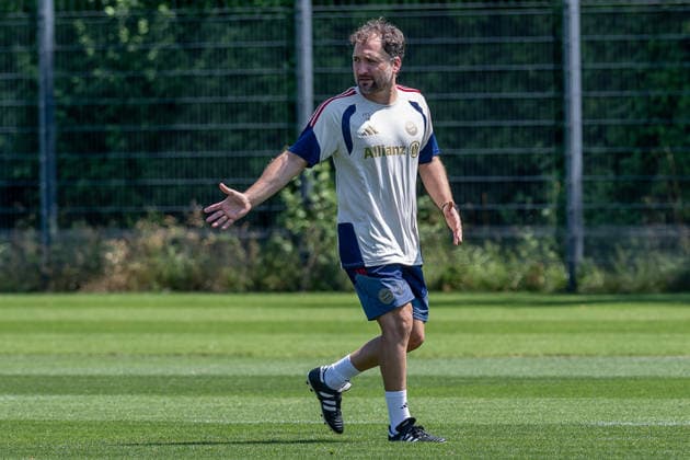 Jose Barcala (Chef-Trainer, FC Bayern Muenchen Frauen) engagiert beim Trainingsspielchen FC Bayern Muenchen Frauen, Fussball, Google Pixel Frauen-Bundesliga, Trainingseinheit, Saison 2026 2027, 16.07.2026. Foto: HMB Media Franz Feiner *** Jose Barcala, Head Coach of FC Bayern Munich Women, engaged in a training drill. FC Bayern Munich Women, soccer, Google Pixel Women s Bundesliga, training session, 2026–2027 season, July 16, 2026. Photo: HMB Media, Franz Feiner Copyright: HMBxMedia FranzxFeiner