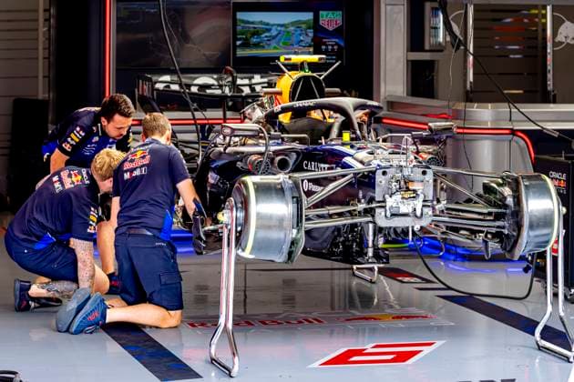 SPA - Mechanics at work on the car of Formula 1 driver Isack Hadjar of Oracle Red Bull Racing during the Formula 1 Belgium at Spa Francorchamps on July 16, 2026 in Spa, Belgium. (Photo by DeFodi Images) - *** SPA mechanics working on the car of Formula 1 driver Isack Hadjar of Oracle Red Bull Racing during the Formula 1 Belgian Grand Prix at Spa-Francorchamps on July 16, 2026, in Spa, Belgium. Photo by DeFodi Images