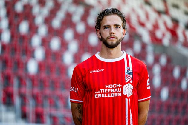 16.07.2026, GER, Fussball, Maenner, Saison 26 27, Regionalliga Nordost, FC Rot-Weiss Erfurt Media Day Presstermin Fototermin Luca Kerkemeyer (FC Rot-Weiss Erfurt) 99096 Erfurt Steigerwaldstadion Rasenplatz Thueringen Deutschland *** July 16, 2026, GER, Soccer, Men, Season 26–27, Regionalliga Northeast, FC Rot-Weiss Erfurt Media Day Press Conference Photo Op Luca Kerkemeyer FC Rot-Weiss Erfurt 99096 Erfurt Steigerwaldstadion Grass Field Thuringia Germany