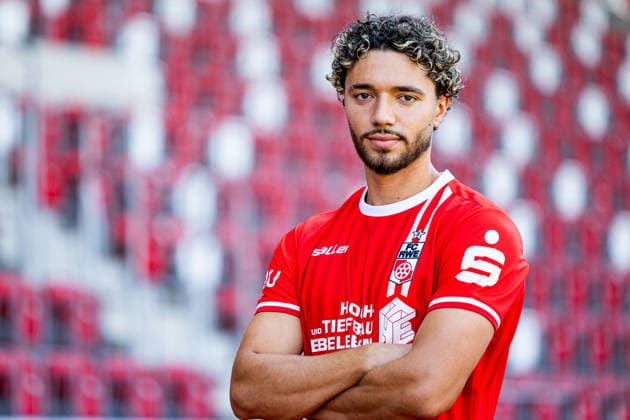 16.07.2026, GER, Fussball, Maenner, Saison 26 27, Regionalliga Nordost, FC Rot-Weiss Erfurt Media Day Presstermin Fototermin Pablo Santana Soares (FC Rot-Weiss Erfurt) 99096 Erfurt Steigerwaldstadion Rasenplatz Thueringen Deutschland *** July 16, 2026, GER, Soccer, Men, Season 26–27, Regionalliga Northeast, FC Rot-Weiss Erfurt Media Day Press Conference Photo Op Pablo Santana Soares FC Rot-Weiss Erfurt 99096 Erfurt Steigerwaldstadion Grass Field Thuringia Germany