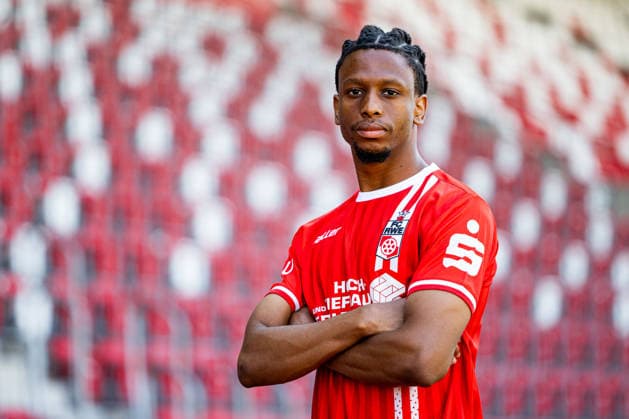 16.07.2026, GER, Fussball, Maenner, Saison 26 27, Regionalliga Nordost, FC Rot-Weiss Erfurt Media Day Presstermin Fototermin Boipelo Mashigo (FC Rot-Weiss Erfurt) 99096 Erfurt Steigerwaldstadion Rasenplatz Thueringen Deutschland *** July 16, 2026, GER, Soccer, Men, Season 26–27, Regionalliga Northeast, FC Rot-Weiss Erfurt Media Day Press Conference Photo Op Boipelo Mashigo FC Rot-Weiss Erfurt 99096 Erfurt Steigerwaldstadion Grass Field Thuringia Germany
