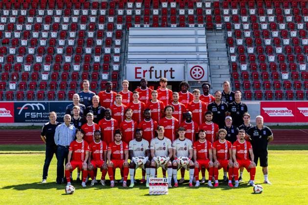 16.07.2026, GER, Fussball, Maenner, Saison 26 27, Regionalliga Nordost, FC Rot-Weiss Erfurt Media Day Presstermin Fototermin Lorenz Otto (FC Rot-Weiss Erfurt) Til Linus Schwarz (FC Rot-Weiss Erfurt) Maxime Aglago Awoudja (FC Rot-Weiss Erfurt) Benjika Caciel (FC Rot-Weiss Erfurt) Romarjo Hajrulla (FC Rot-Weiss Erfurt) Marco Ferdinand Wolf (FC Rot-Weiss Erfurt) Ayooluwa David Adesida (FC Rot-Weiss Erfurt) Pablo Santana Soares (FC Rot-Weiss Erfurt) Laurenz Dehl (FC Rot-Weiss Erfurt) Lucas Bradley Falcao Cini (FC Rot-Weiss Erfurt) Jaden Rodtnick (FC Rot-Weiss Erfurt) Nathan Fuakala (FC Rot-Weiss Erfurt) Benjamin Dreca (FC Rot-Weiss Erfurt) Stanislav Fehler (FC Rot-Weiss Erfurt) Sami Chentoufi (FC Rot-Weiss Erfurt) Fabian Gerber (FC Rot-Weiss Erfurt) Robbie Felssberg (FC Rot-Weiss Erfurt) Niclas Walther (FC Rot-Weiss Erfurt) Benny Boboy (FC Rot-Weiss Erfurt) Benjamin Dreca (FC Rot-Weiss Erfurt) Dustin Forkel (FC Rot-Weiss Erfurt) Boipelo Mashigo (FC Rot-Weiss Erfurt) Emmanuel Mawuli Mensah (FC Rot-Weiss Erfurt) Raphael Assibey-Mensah (FC Rot-Weiss Erfurt) Jean-Philippe Njike Nana (FC Rot-Weiss Erfurt) Sofiane Ikene (FC Rot-Weiss Erfurt) Nathan Justin Allen Claxton (FC Rot-Weiss Erfurt) Luca Kerkemeyer (FC Rot-Weiss Erfurt) Raphael Jacky (FC Rot-Weiss Erfurt) Berk Inaler (FC Rot-Weiss Erfurt) Phillip Aboagye (FC Rot-Weiss Erfurt) 99096 Erfurt Steigerwaldstadion Rasenplatz Thueringen Deutschland *** July 16, 2026, GER, Soccer, Men, 2026–2027 Season, Regionalliga Nordost, FC Rot-Weiss Erfurt Media Day Press Conference Photo Op Lorenz Otto FC Rot-Weiss Erfurt Til Linus Schwarz FC Rot-Weiss Erfurt Maxime Aglago Awoudja FC Rot-Weiss Erfurt Benjika Caciel FC Rot-Weiss Erfurt Romarjo Hajrulla FC Rot-Weiss Erfurt Marco Ferdinand Wolf FC Rot-Weiss Erfurt Ayooluwa David Adesida FC Rot Weiss Erfurt Pablo Santana Soares FC Rot Weiss Erfurt Laurenz Dehl FC Rot Weiss Erfurt Lucas Bradley Falcao Cini FC Rot Weiss Erfurt Jaden Rodtnick FC Rot Weiss Erfurt Nathan Fuakala FC Rot Weiss Erfurt Benjamin Dreca FC Rot Weiss Erfurt Stanislav Fehler FC Rot Weiss Erfurt Sami Chentoufi FC Rot Weiss Erfurt Fabian Gerber FC Rot Weiss Erfurt Robbie Felssberg FC Rot Weiss Erfurt Niclas Walther FC Rot Weiss Erfurt Benny Boboy FC Rot Weiss Erfurt Benjamin Dreca FC Rot Weiss Erfurt Dustin Forkel FC Rot Weiss Erfurt Boipelo Mashigo FC Rot Weiss Erfurt Emmanuel Mawuli Mensah FC Rot Weiss Erfurt Raphael Assibey Mensah FC Rot Weiss Erfurt Jean Philippe Njike Nana FC Rot Weiss Erfurt Sofiane Ikene FC Rot Weiss Erfurt Nathan Justin Allen Claxton FC Rot Weiss Erfurt Luca Kerkemeyer FC Rot Weiss Erfurt Raphael Jacky FC Rot Weiss Erfurt Berk Inaler FC Rot Weiss Erfurt Phillip Aboagye FC Rot Weiss Erfurt 99096 Erfurt Steigerwaldstadion Grass Field Thuringia Germany