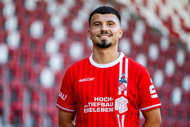 16.07.2026, GER, Fussball, Maenner, Saison 26 27, Regionalliga Nordost, FC Rot-Weiss Erfurt Media Day Presstermin Fototermin Stanislav Fehler (FC Rot-Weiss Erfurt) 99096 Erfurt Steigerwaldstadion Rasenplatz Thueringen Deutschland *** July 16, 2026, GER, Soccer, Men, Season 26–27, Regionalliga Northeast, FC Rot-Weiss Erfurt Media Day Press Conference Photo Op Stanislav Fehler FC Rot-Weiss Erfurt 99096 Erfurt Steigerwaldstadion Grass Field Thuringia Germany