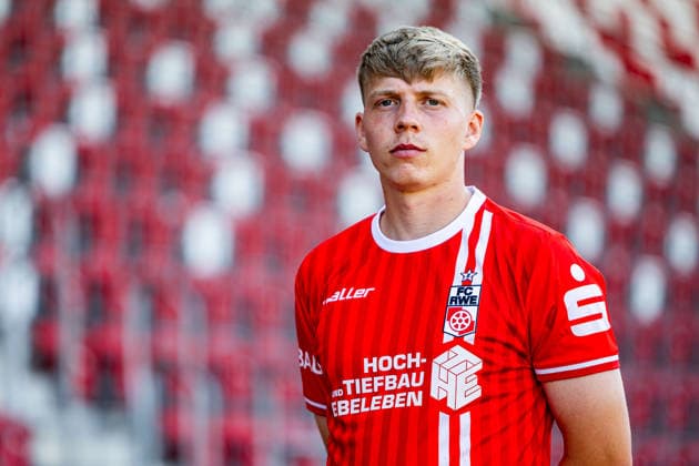 16.07.2026, GER, Fussball, Maenner, Saison 26 27, Regionalliga Nordost, FC Rot-Weiss Erfurt Media Day Presstermin Fototermin Marco Ferdinand Wolf (FC Rot-Weiss Erfurt) 99096 Erfurt Steigerwaldstadion Rasenplatz Thueringen Deutschland *** July 16, 2026, GER, Soccer, Men, Season 26–27, Regionalliga Northeast, FC Rot-Weiss Erfurt Media Day Press Conference Photo Op Marco Ferdinand Wolf FC Rot-Weiss Erfurt 99096 Erfurt Steigerwaldstadion Grass Field Thuringia Germany