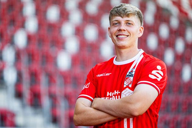 16.07.2026, GER, Fussball, Maenner, Saison 26 27, Regionalliga Nordost, FC Rot-Weiss Erfurt Media Day Presstermin Fototermin Marco Ferdinand Wolf (FC Rot-Weiss Erfurt) 99096 Erfurt Steigerwaldstadion Rasenplatz Thueringen Deutschland *** July 16, 2026, GER, Soccer, Men, Season 26–27, Regionalliga Northeast, FC Rot-Weiss Erfurt Media Day Press Conference Photo Op Marco Ferdinand Wolf FC Rot-Weiss Erfurt 99096 Erfurt Steigerwaldstadion Grass Field Thuringia Germany