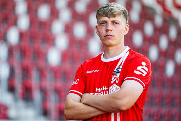 16.07.2026, GER, Fussball, Maenner, Saison 26 27, Regionalliga Nordost, FC Rot-Weiss Erfurt Media Day Presstermin Fototermin Marco Ferdinand Wolf (FC Rot-Weiss Erfurt) 99096 Erfurt Steigerwaldstadion Rasenplatz Thueringen Deutschland *** July 16, 2026, GER, Soccer, Men, Season 26–27, Regionalliga Northeast, FC Rot-Weiss Erfurt Media Day Press Conference Photo Op Marco Ferdinand Wolf FC Rot-Weiss Erfurt 99096 Erfurt Steigerwaldstadion Grass Field Thuringia Germany