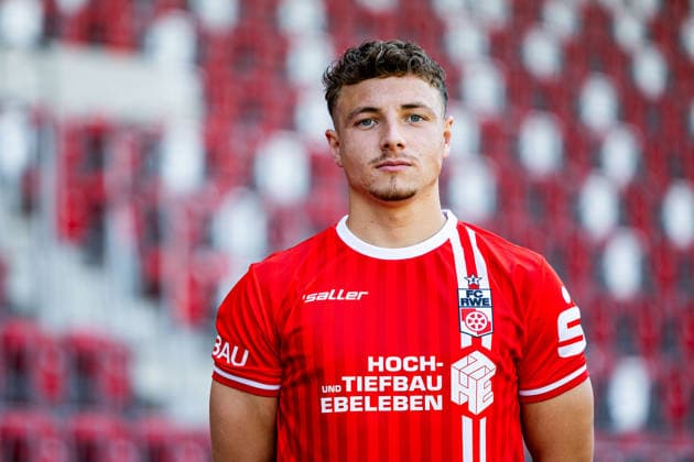 16.07.2026, GER, Fussball, Maenner, Saison 26 27, Regionalliga Nordost, FC Rot-Weiss Erfurt Media Day Presstermin Fototermin Robbie Felssberg (FC Rot-Weiss Erfurt) 99096 Erfurt Steigerwaldstadion Rasenplatz Thueringen Deutschland *** July 16, 2026, GER, Soccer, Men, Season 26–27, Regionalliga Northeast, FC Rot-Weiss Erfurt Media Day Press Conference Photo Op Robbie Felssberg FC Rot-Weiss Erfurt 99096 Erfurt Steigerwaldstadion Grass Field Thuringia Germany