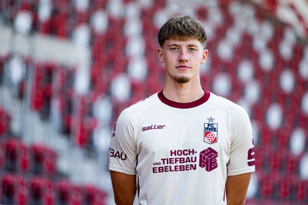 16.07.2026, GER, Fussball, Maenner, Saison 26 27, Regionalliga Nordost, FC Rot-Weiss Erfurt Media Day Presstermin Fototermin Jaden Rodtnick (FC Rot-Weiss Erfurt) 99096 Erfurt Steigerwaldstadion Rasenplatz Thueringen Deutschland *** July 16, 2026, GER, Soccer, Men, Season 26–27, Regionalliga Northeast, FC Rot-Weiss Erfurt Media Day Press Event Photo Op Jaden Rodtnick FC Rot-Weiss Erfurt 99096 Erfurt Steigerwaldstadion Grass Field Thuringia Germany