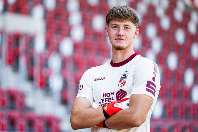 16.07.2026, GER, Fussball, Maenner, Saison 26 27, Regionalliga Nordost, FC Rot-Weiss Erfurt Media Day Presstermin Fototermin Jaden Rodtnick (FC Rot-Weiss Erfurt) 99096 Erfurt Steigerwaldstadion Rasenplatz Thueringen Deutschland *** July 16, 2026, GER, Soccer, Men, Season 26–27, Regionalliga Northeast, FC Rot-Weiss Erfurt Media Day Press Event Photo Op Jaden Rodtnick FC Rot-Weiss Erfurt 99096 Erfurt Steigerwaldstadion Grass Field Thuringia Germany