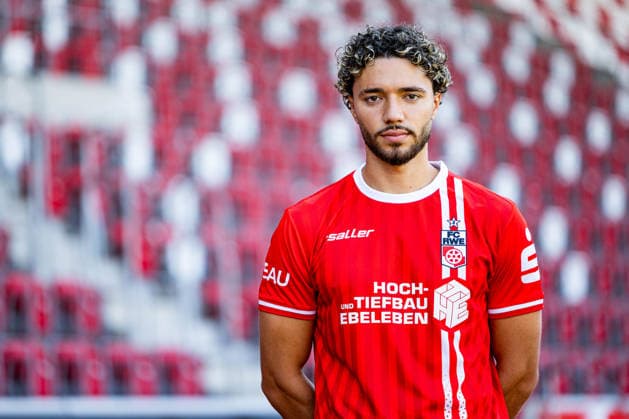 16.07.2026, GER, Fussball, Maenner, Saison 26 27, Regionalliga Nordost, FC Rot-Weiss Erfurt Media Day Presstermin Fototermin Pablo Santana Soares (FC Rot-Weiss Erfurt) 99096 Erfurt Steigerwaldstadion Rasenplatz Thueringen Deutschland *** July 16, 2026, GER, Soccer, Men, Season 26–27, Regionalliga Northeast, FC Rot-Weiss Erfurt Media Day Press Conference Photo Op Pablo Santana Soares FC Rot-Weiss Erfurt 99096 Erfurt Steigerwaldstadion Grass Field Thuringia Germany