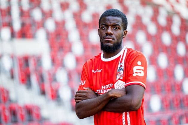 16.07.2026, GER, Fussball, Maenner, Saison 26 27, Regionalliga Nordost, FC Rot-Weiss Erfurt Media Day Presstermin Fototermin Benny Boboy (FC Rot-Weiss Erfurt) 99096 Erfurt Steigerwaldstadion Rasenplatz Thueringen Deutschland *** July 16, 2026, GER, Soccer, Men, Season 26–27, Regionalliga Northeast, FC Rot Weiss Erfurt Media Day Press Conference Photo Op Benny Boboy FC Rot Weiss Erfurt 99096 Erfurt Steigerwaldstadion Grass Field Thuringia Germany