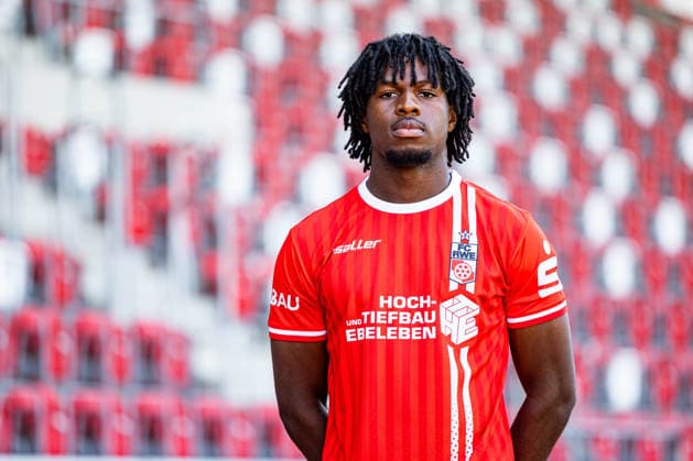 16.07.2026, GER, Fussball, Maenner, Saison 26 27, Regionalliga Nordost, FC Rot-Weiss Erfurt Media Day Presstermin Fototermin Boipelo Mashigo (FC Rot-Weiss Erfurt) 99096 Erfurt Steigerwaldstadion Rasenplatz Thueringen Deutschland *** July 16, 2026, GER, Soccer, Men, Season 26–27, Regionalliga Northeast, FC Rot-Weiss Erfurt Media Day Press Conference Photo Op Boipelo Mashigo FC Rot-Weiss Erfurt 99096 Erfurt Steigerwaldstadion Grass Field Thuringia Germany
