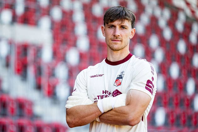 16.07.2026, GER, Fussball, Maenner, Saison 26 27, Regionalliga Nordost, FC Rot-Weiss Erfurt Media Day Presstermin Fototermin Lorenz Otto (FC Rot-Weiss Erfurt) 99096 Erfurt Steigerwaldstadion Rasenplatz Thueringen Deutschland *** July 16, 2026, GER, Soccer, Men, Season 26–27, Regionalliga Northeast, FC Rot Weiss Erfurt Media Day Press Conference Photo Op Lorenz Otto FC Rot Weiss Erfurt 99096 Erfurt Steigerwaldstadion Grass Field Thuringia Germany