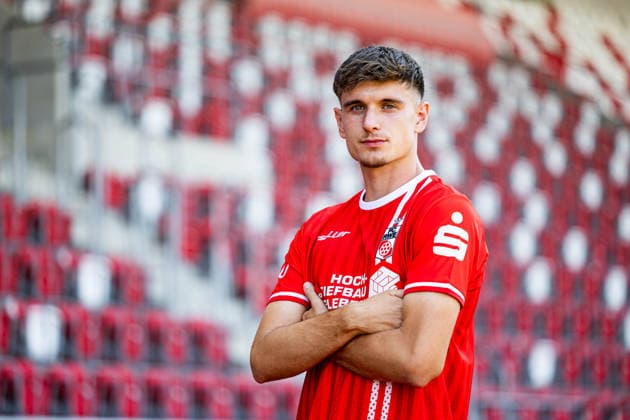 16.07.2026, GER, Fussball, Maenner, Saison 26 27, Regionalliga Nordost, FC Rot-Weiss Erfurt Media Day Presstermin Fototermin Benjamin Dreca (FC Rot-Weiss Erfurt) 99096 Erfurt Steigerwaldstadion Rasenplatz Thueringen Deutschland *** July 16, 2026, GER, Soccer, Men, Season 26–27, Regionalliga Northeast, FC Rot Weiss Erfurt Media Day Press Conference Photo Op Benjamin Dreca FC Rot Weiss Erfurt 99096 Erfurt Steigerwaldstadion Grass Field Thuringia Germany