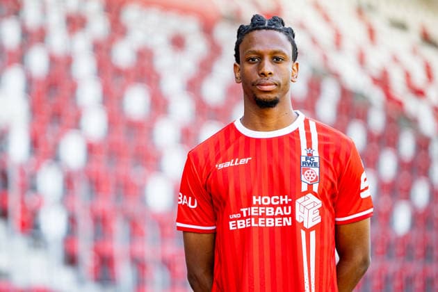 16.07.2026, GER, Fussball, Maenner, Saison 26 27, Regionalliga Nordost, FC Rot-Weiss Erfurt Media Day Presstermin Fototermin Boipelo Mashigo (FC Rot-Weiss Erfurt) 99096 Erfurt Steigerwaldstadion Rasenplatz Thueringen Deutschland *** July 16, 2026, GER, Soccer, Men, Season 26–27, Regionalliga Northeast, FC Rot-Weiss Erfurt Media Day Press Conference Photo Op Boipelo Mashigo FC Rot-Weiss Erfurt 99096 Erfurt Steigerwaldstadion Grass Field Thuringia Germany