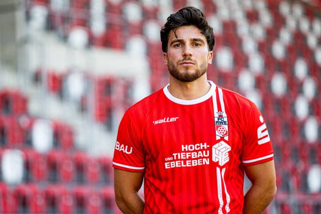 16.07.2026, GER, Fussball, Maenner, Saison 26 27, Regionalliga Nordost, FC Rot-Weiss Erfurt Media Day Presstermin Fototermin Berk Inaler (FC Rot-Weiss Erfurt) 99096 Erfurt Steigerwaldstadion Rasenplatz Thueringen Deutschland *** July 16, 2026, GER, Soccer, Men, Season 26–27, Regionalliga Northeast, FC Rot-Weiss Erfurt Media Day Press Conference Photo Op Berk Inaler FC Rot-Weiss Erfurt 99096 Erfurt Steigerwaldstadion Grass Field Thuringia Germany