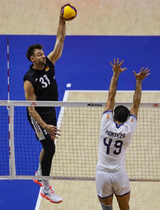 WomenÕs Volleyball Nations League - Belgrade 2026 Germany s Yann Bohme spikes the ball against IranÕs Morteza Sharifi during the MenÕs Volleyball Nations League Pool 7 match between Germany and Iran at Belgrade Arena on July 16, 2026 in Belgrade, Serbia. Belgrade Serbia Copyright: xSrdjanxStevanovicx x