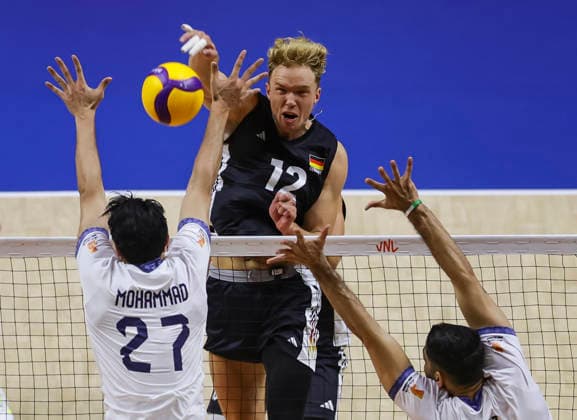 WomenÕs Volleyball Nations League - Belgrade 2026 Germany s Anton Brehme spikes the ball against IranÕs Mohammad Valizadeh and IranÕs Ali Hajipour MoghadDam FaroUji during the MenÕs Volleyball Nations League Pool 7 match between Germany and Iran at Belgrade Arena on July 16, 2026 in Belgrade, Serbia. Belgrade Serbia Copyright: xSrdjanxStevanovicx x