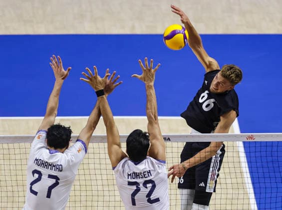 WomenÕs Volleyball Nations League - Belgrade 2026 Germany s Erik Rohrs spikes the ball against IranÕs Mohammad Valizadeh and IranÕs Mohsen Delavari during the MenÕs Volleyball Nations League Pool 7 match between Germany and Iran at Belgrade Arena on July 16, 2026 in Belgrade, Serbia. Belgrade Serbia Copyright: xSrdjanxStevanovicx x