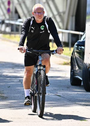 16.07.2026 - Fussball - 2. Bundesliga - Saison 2026 2027 - SpVgg Greuther Fürth Fuerth - Trainingslager Bad Wörishofen - - xwoxzix - Heiko Vogel ( Trainer SpVgg Greuther Fürth ) auf Fahrrad *** July 16, 2026 Soccer 2. Bundesliga 2026–2027 Season SpVgg Greuther Fürth Fürth Training Camp in Bad Wörishofen xwoxzix Heiko Vogel, coach of SpVgg Greuther Fürth, on a bicycle