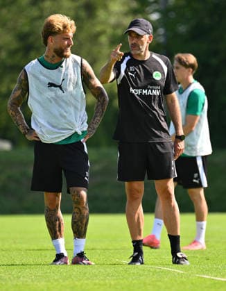 16.07.2026 - Fussball - 2. Bundesliga - Saison 2026 2027 - SpVgg Greuther Fürth Fuerth - Trainingslager Bad Wörishofen - - xwoxzix - Ole Pohlmann (10, SpVgg Greuther Fürth ) Danny Schwarz (Co-Trainer SpVgg Greuther Fürth ) *** July 16, 2026 Soccer 2. Bundesliga 2026–2027 Season SpVgg Greuther Fürth Fürth Training Camp Bad Wörishofen xwoxzix Ole Pohlmann 10, SpVgg Greuther Fürth Danny Schwarz Assistant Coach SpVgg Greuther Fürth