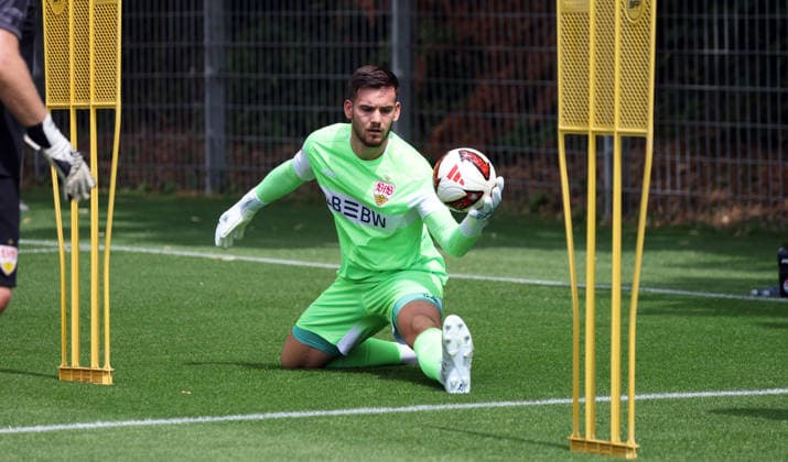 16.07.26 VfB Stuttgart Training Deutschland, Stuttgart, 16.07.2026, Fussball, Bundesliga, Saison 2026 2027, VfB Stuttgart Training: Dennis Seimen. *** July 16, 2026 VfB Stuttgart Training Germany, Stuttgart, July 16, 2026, Soccer, Bundesliga, 2026–2027 Season, VfB Stuttgart Training Dennis Seimen