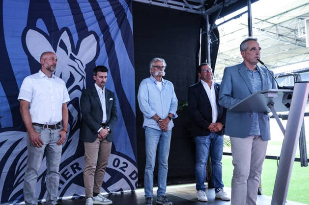 Fussball, 3.Liga Saison 2026 2027 Außerordentliche Mitgliederversammlung MSV Duisburg 16.07.2026, schauinsland-reisen-arena Der scheidene Vorstand vom MSV Duisburg Jörg Kaiser, Dennis Baaten, Georg Mewes, Jörg Eicker, und am Pult Christian Stiefelhagen (Vorstandsvorsitzender, MSV Duisburg) Duisburg schauinsland-reisen-arena Nordrhein-Westfalen Deutschland *** Sports, Soccer, 3rd Division Season 2026–2027 Extraordinary General Meeting of MSV Duisburg, July 16, 2026, Schauinsland Reisen Arena The outgoing board of MSV Duisburg: Jörg Kaiser, Dennis Baaten, Georg Mewes, Jörg Eicker, and at the podium, Christian Stiefelhagen, Chairman of the Board, MSV Duisburg, Duisburg, Schauinsland Reisen Arena, North Rhine-Westphalia, Germany