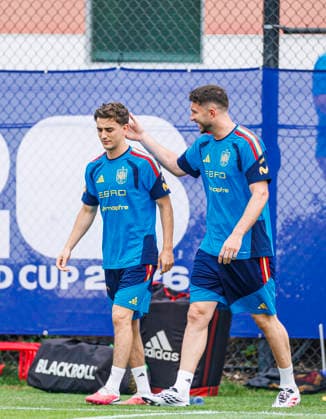 Spain national team, Nationalteam World Cup 16 07 2026 Pablo Gavi of Spain (R) and Aymeric Laporte of Spain (R) during the Spanish national team s training session at Melanie Lane Training Grounds, New Jersey, United States of America on July 16, 2026. Photo (PGS Photo Agency) New Jersey usa Copyright: xPGSxPhotoxAgencyx